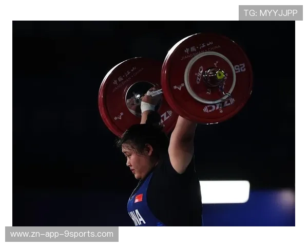 中国举重队再破纪录