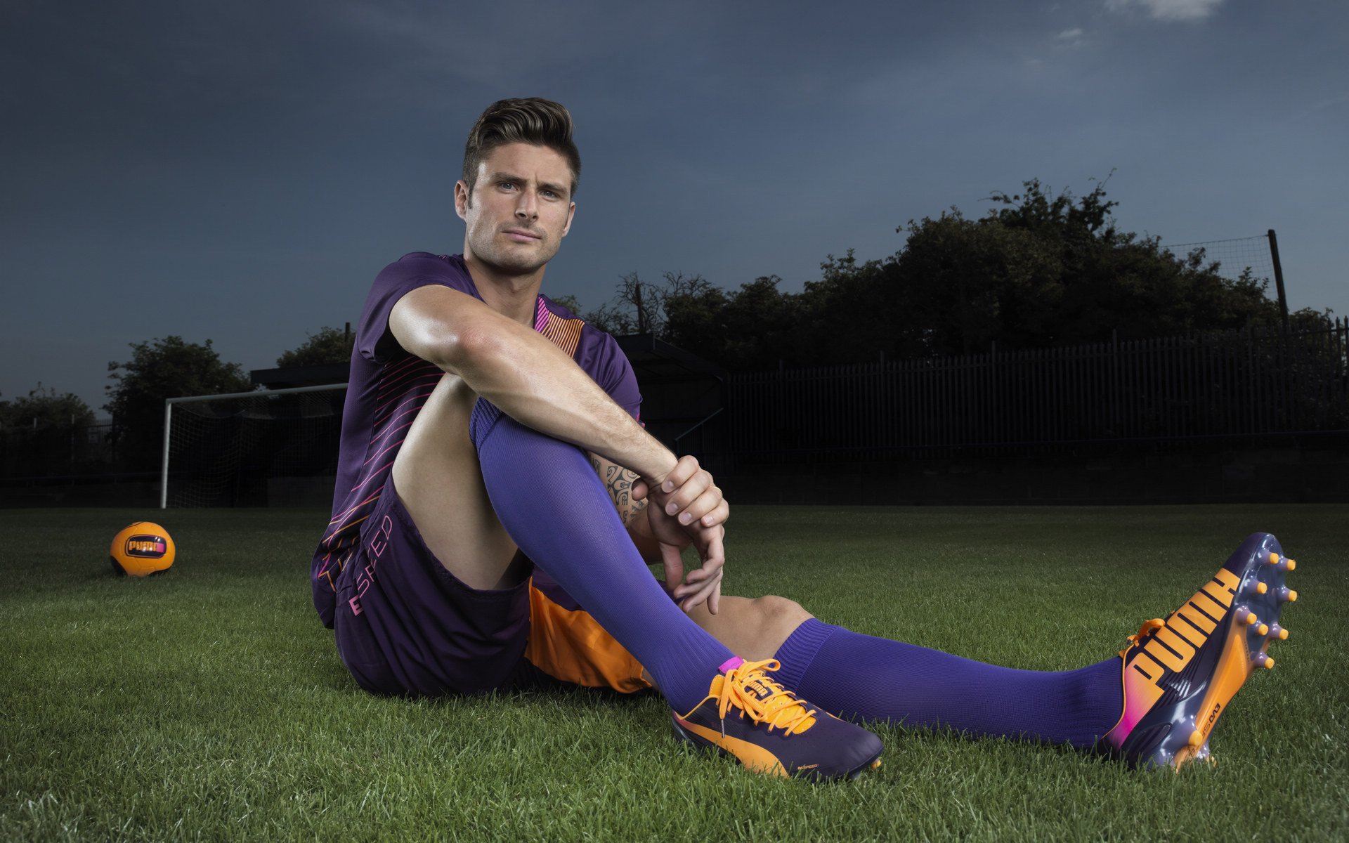 九游娱乐下载-纽卡斯尔多点进攻打出战术灵活性，纽卡斯尔 球员